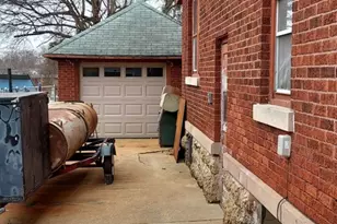 1231 S Float Ave, Freeport, IL 61032 - Photo 5