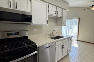 39 Spuhler Dr, Batavia, IL 60510 - Photo 3