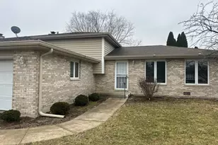 10 Joyce Ct, Crete, IL 60417 - Photo 1