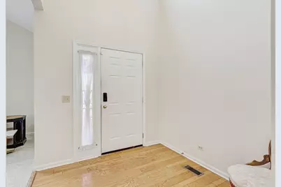 102 N Crooked Lake Lane, Lindenhurst, IL 60046 - Photo 5