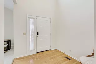 102 N Crooked Lake Ln, Lindenhurst, IL 60046 - Photo 5