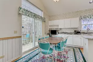 102 N Crooked Lake Ln, Lindenhurst, IL 60046 - Photo 13