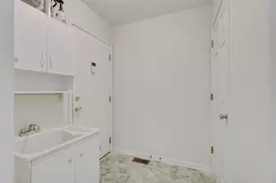 102 N Crooked Lake Ln, Lindenhurst, IL 60046 - Photo 27