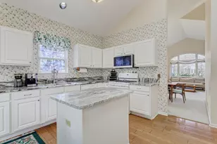 102 N Crooked Lake Ln, Lindenhurst, IL 60046 - Photo 11