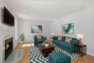 989 N Cove Dr, Palatine, IL 60067 - Photo 3