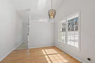 989 N Cove Dr, Palatine, IL 60067 - Photo 5