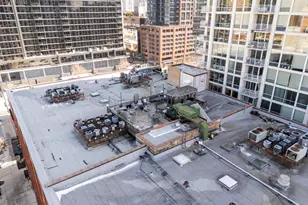 225 W Huron St, Chicago, IL 60654 - Photo 29