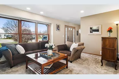 302 Chateau Drive, Buffalo Grove, IL 60089 - Photo 3