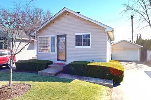 1127 Lotus Dr, Round Lake Beach, IL 60073 - Photo 1