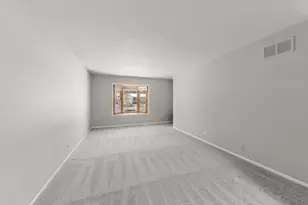 2240 Mecan Dr, Naperville, IL 60564 - Photo 5