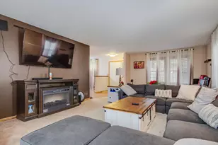 21537 Gray Wing Dr, Crest Hill, IL 60403 - Photo 7