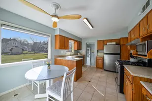 1031 N Spring St, Elgin, IL 60120 - Photo 9