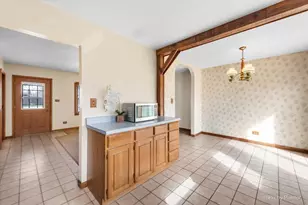 1411 Jill Ct, Glendale Heights, IL 60139 - Photo 7