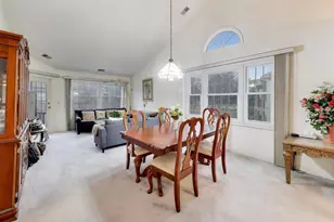 3096 N Daniels Ct, Arlington Heights, IL 60004 - Photo 7