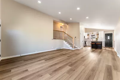 646 W Babcock Avenue, Elmhurst, IL 60126 - Photo 3