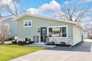 646 W Babcock Ave, Elmhurst, IL 60126 - Photo 1