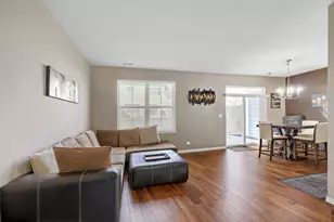 422 Victoria Ln, Elgin, IL 60124 - Photo 3