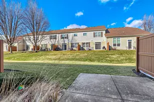 422 Victoria Ln, Elgin, IL 60124 - Photo 17