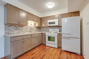 631 Derry Ct, Schaumburg, IL 60193 - Photo 3