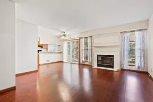 1404 W Sapphire Dr, Hoffman Estates, IL 60192 - Photo 5