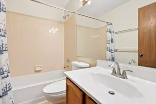 1404 W Sapphire Dr, Hoffman Estates, IL 60192 - Photo 21