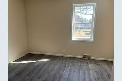 458 S Float Avenue, Freeport, IL 61032 - Photo 9