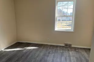 458 S Float Ave, Freeport, IL 61032 - Photo 9