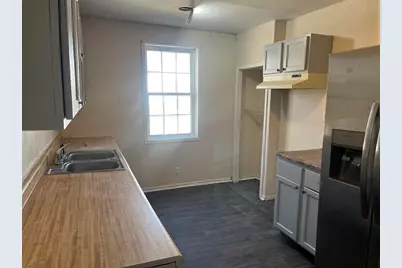 458 S Float Avenue, Freeport, IL 61032 - Photo 5