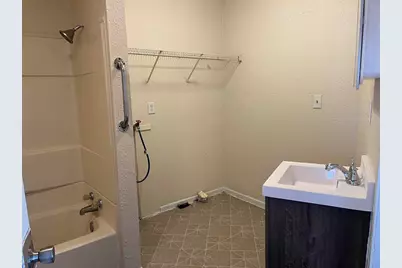 458 S Float Avenue, Freeport, IL 61032 - Photo 11