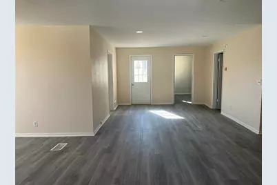 458 S Float Avenue, Freeport, IL 61032 - Photo 3