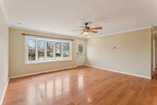 1903 Hazelwood Dr, Lindenhurst, IL 60046 - Photo 3