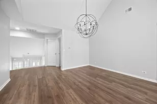 383 Wexford Ct, Carol Stream, IL 60188 - Photo 5