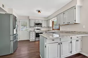 1105 Barcroft Ct, Naperville, IL 60540 - Photo 9