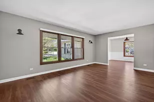 1105 Barcroft Ct, Naperville, IL 60540 - Photo 3