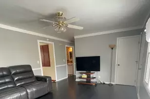 690 Renee Dr, South Elgin, IL 60177 - Photo 3