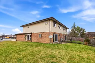 659 Terry Ct, Roselle, IL 60172 - Photo 23