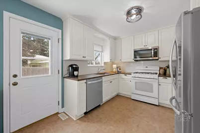 645 E State Street, South Elgin, IL 60177 - Photo 9