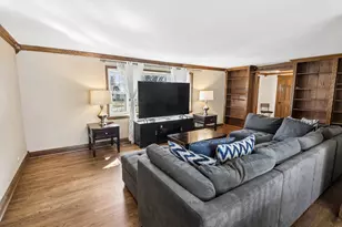 828 Harwich Ln, Schaumburg, IL 60194 - Photo 5