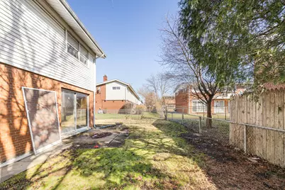 8909 Robin Drive, Des Plaines, IL 60016 - Photo 23