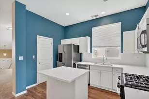 1161 Hawthorne Ln, Elk Grove Village, IL 60007 - Photo 9