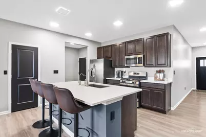 1320 Hawk Hollow Drive, Yorkville, IL 60560 - Photo 11