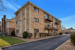 6317 W 64th Pl, Chicago, IL 60638 - Photo 1