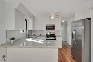 6317 W 64th Pl, Chicago, IL 60638 - Photo 7