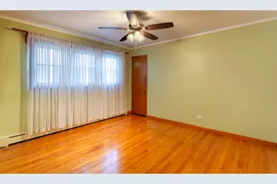 5428 W Sunnyside Avenue, Chicago, IL 60630 - Photo 5