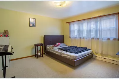 5428 W Sunnyside Avenue, Chicago, IL 60630 - Photo 13