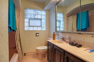 5428 W Sunnyside Ave, Chicago, IL 60630 - Photo 15