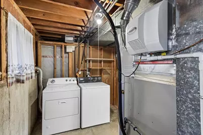 465 W Newport Road, Hoffman Estates, IL 60169 - Photo 17