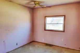 547 Redwood Rd, Bolingbrook, IL 60440 - Photo 17