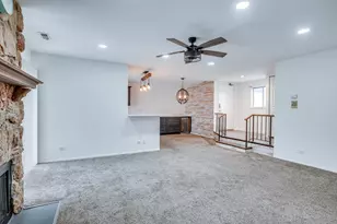 340 Springlake Ln, Aurora, IL 60504 - Photo 5