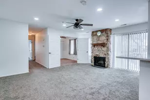 340 Springlake Ln, Aurora, IL 60504 - Photo 9